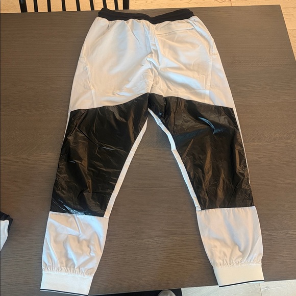 Under Armour - Picture 8 of 8